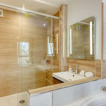 Love Jacuzzi Apartment *
