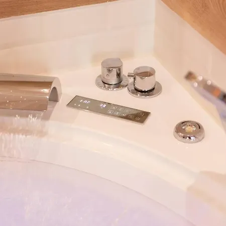 Love Jacuzzi
