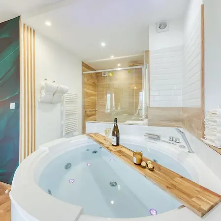 Love Jacuzzi * Montévrain